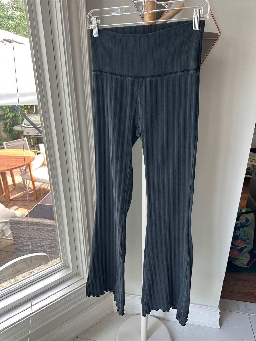 AERIE High-Waist Ribbed Flared Pants Leggings Black Dark Gray Grey Size Medium